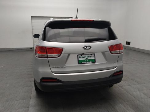 Used 2018 Kia Sorento FWD V6 image 6