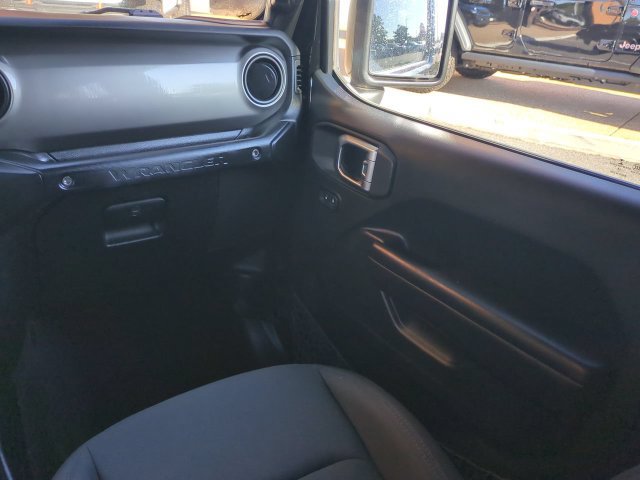 Used 2018 Jeep Wrangler Unlimited Sport S AWD/4WD image 17