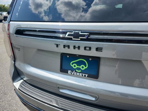 Certified 2024 Chevrolet Tahoe Z71 w/ Luxury Package AWD/4WD image 4