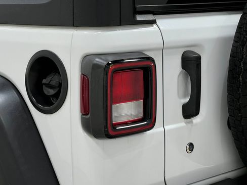 Used 2020 Jeep Wrangler Sport AWD/4WD image 34