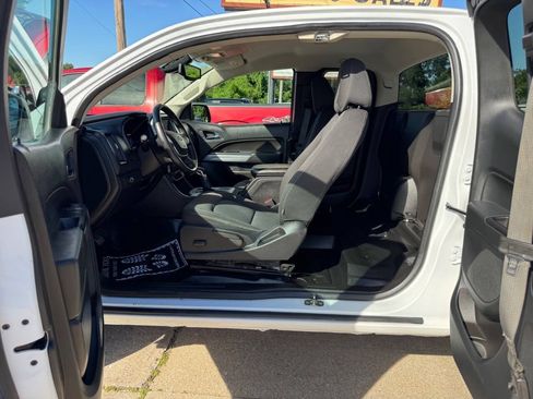 Used 2022 Chevrolet Colorado LT w/ Fleet Safety Package RWD image 16