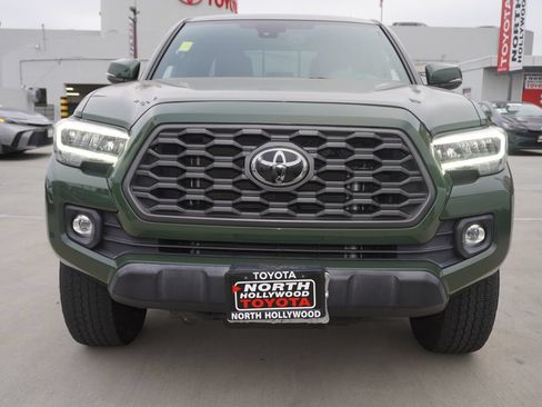 Used 2021 Toyota Tacoma TRD Off-Road w/ Technology Package AWD/4WD image 4