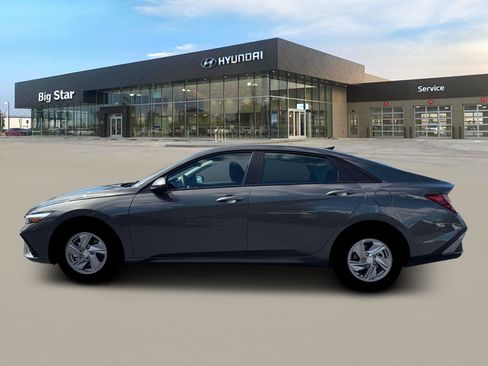New 2026 Hyundai Elantra SE FWD image 3