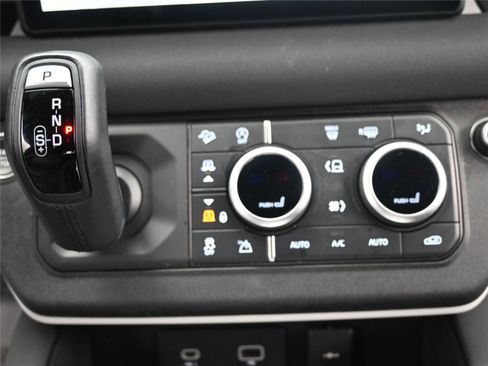 Used 2023 Land Rover Defender 90 X-Dynamic SE image 9