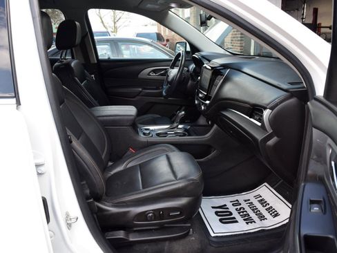 Used 2019 Chevrolet Traverse LT w/ LT Premium Package image 34