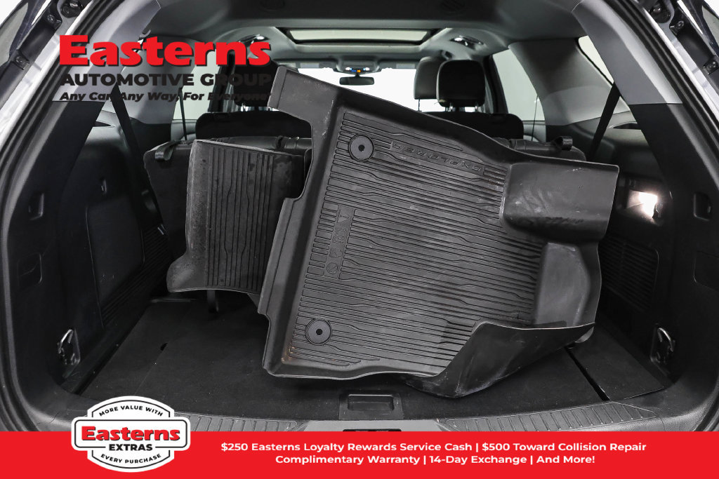 Used 2023 Ford Explorer XLT w/ Equipment Group 202A AWD/4WD image 10