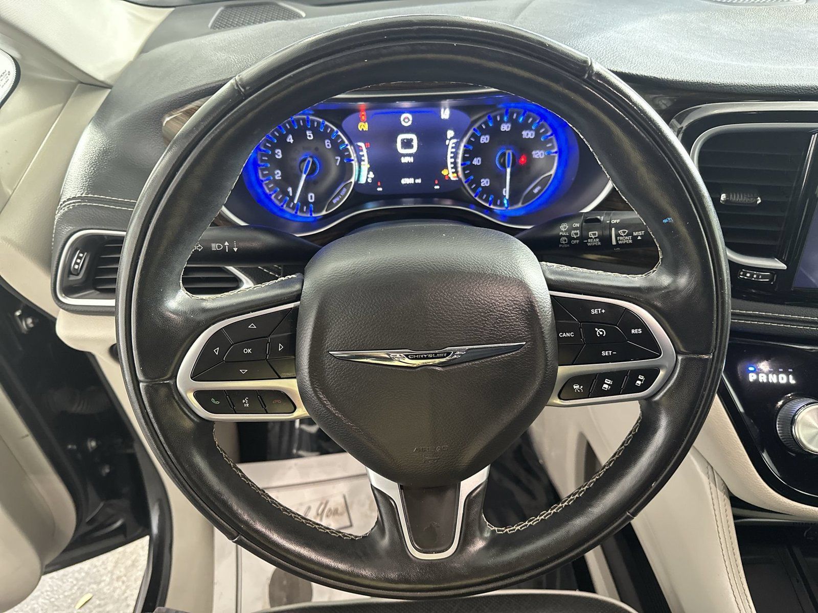 Used 2022 Chrysler Pacifica Limited FWD image 14