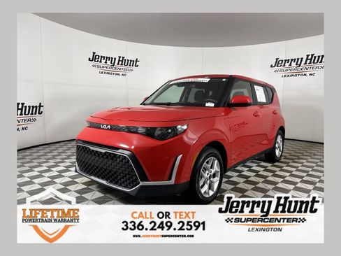 Used 2025 Kia Soul LX w/ LX Technology Package FWD image 1