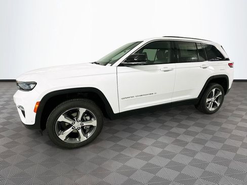 New 2025 Jeep Grand Cherokee Limited w/ Luxury Tech Group II AWD/4WD image 24