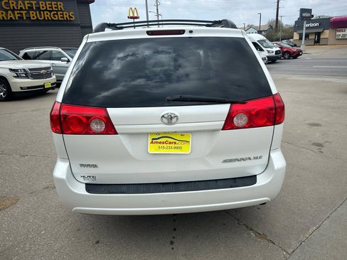 Used 2010 Toyota Sienna XLE image 4