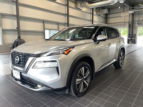 Used 2022 Nissan Rogue SL w/ SL Premium Package image 3