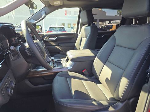 Used 2024 Chevrolet Silverado 1500 LT Trail Boss w/ Convenience Package II image 23