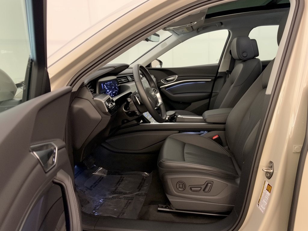 Certified 2022 Audi e-tron Premium Plus w/ Premium Plus Package AWD/4WD image 5