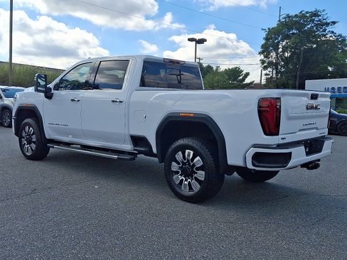 Used 2025 GMC Sierra 3500 Denali image 4