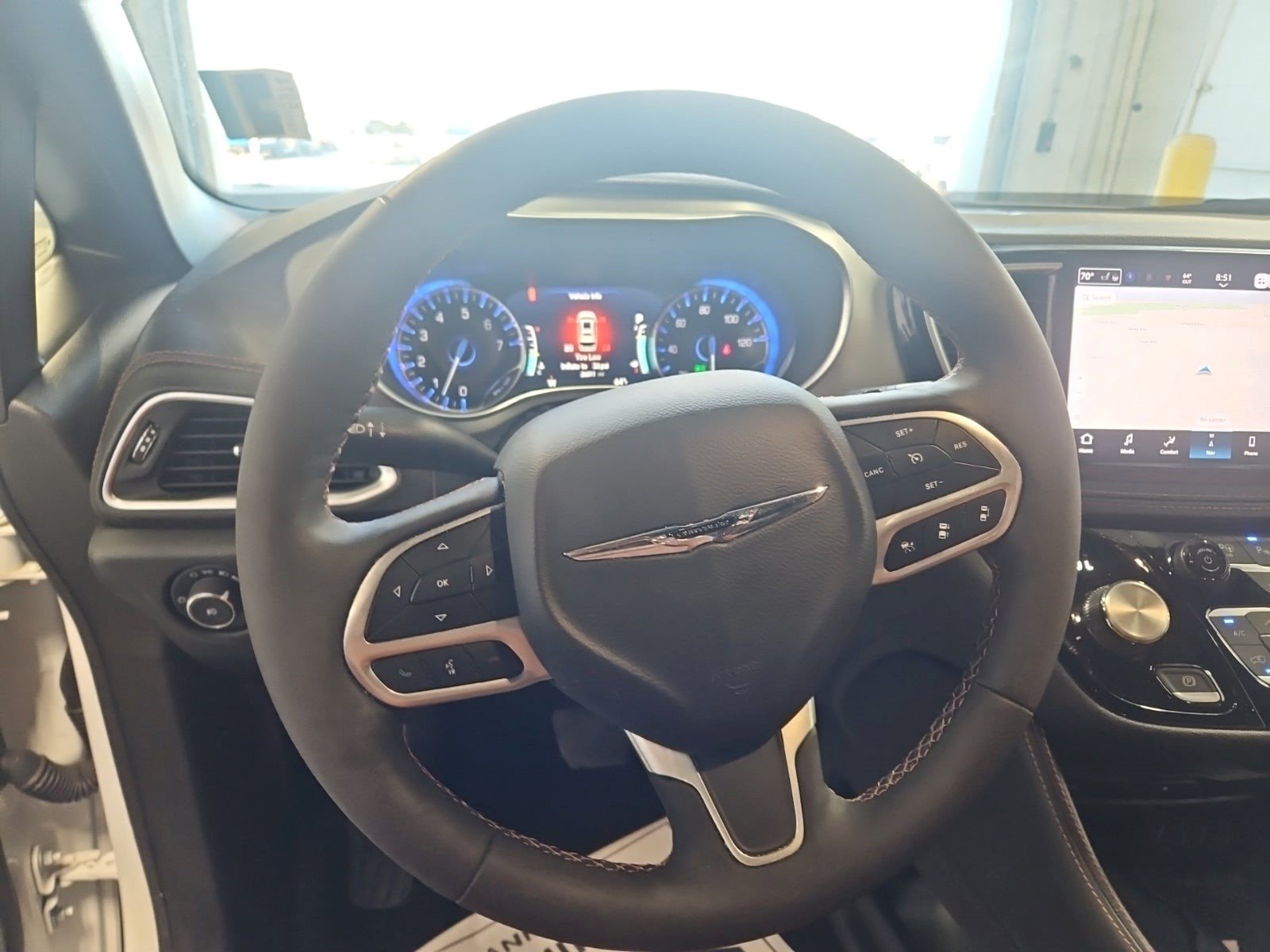 Used 2025 Chrysler Pacifica Select FWD image 8