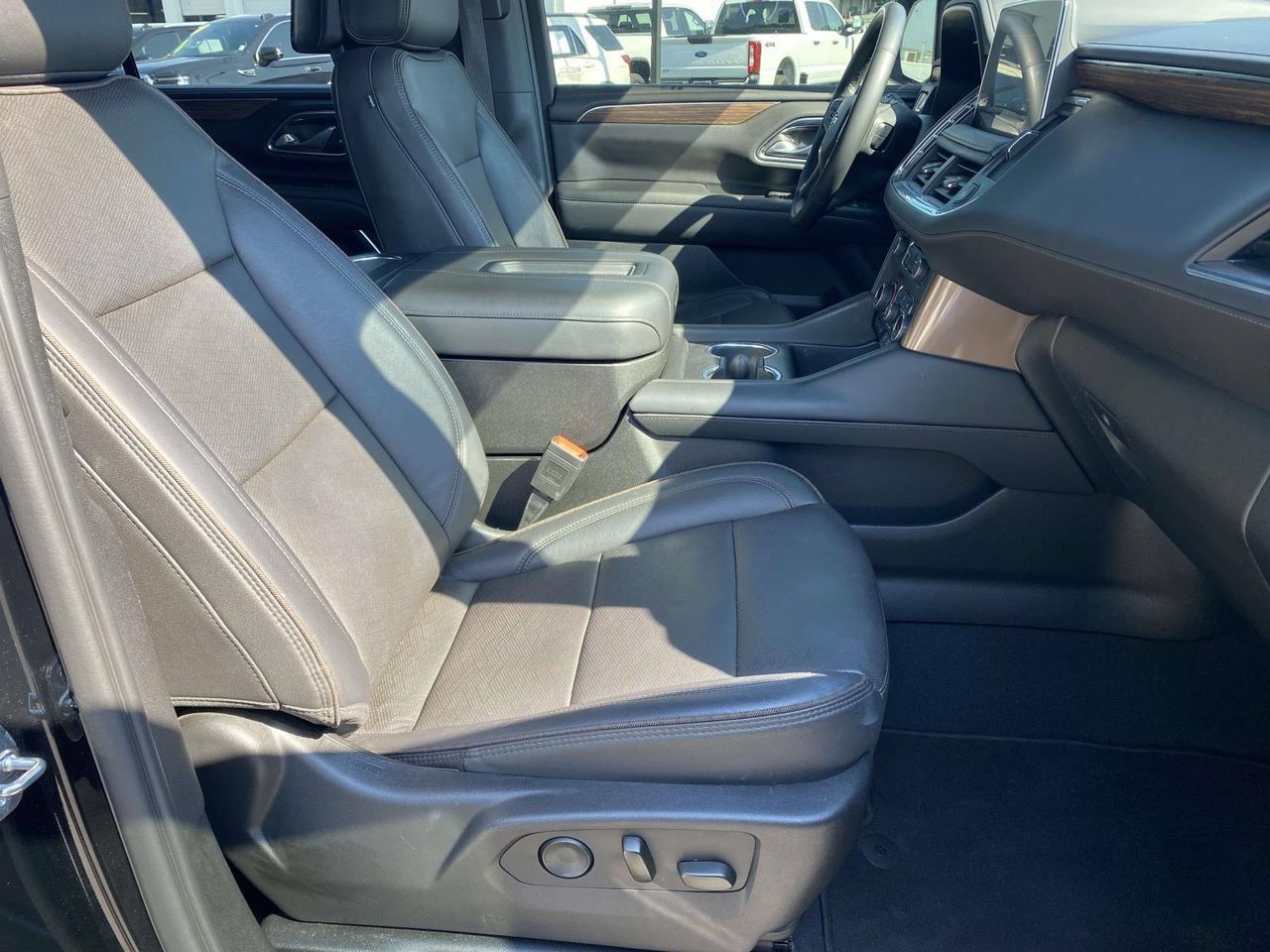 Used 2024 Chevrolet Suburban High Country w/ Premium Package 2 AWD/4WD image 14
