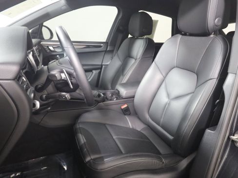 Used 2023 Porsche Macan image 5