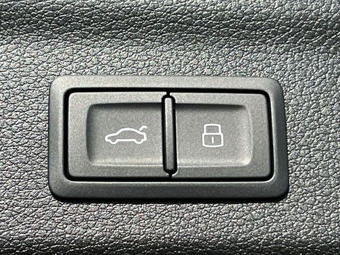 New 2025 Audi Q3 2.0T Premium image 13