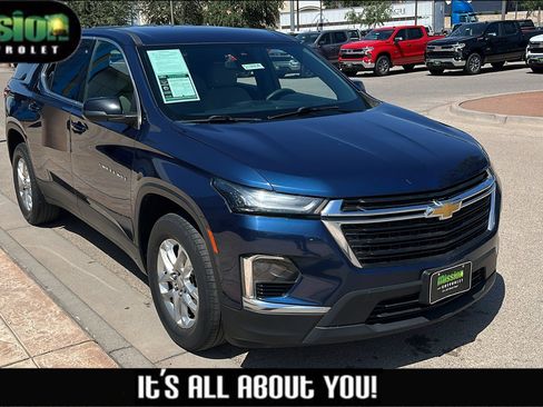 Used 2022 Chevrolet Traverse LS FWD image 1