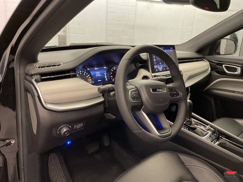 New 2025 Jeep Compass Limited image 16