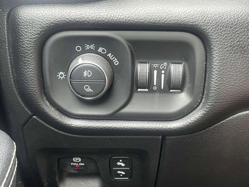 Used 2020 RAM 1500 Laramie AWD/4WD image 17