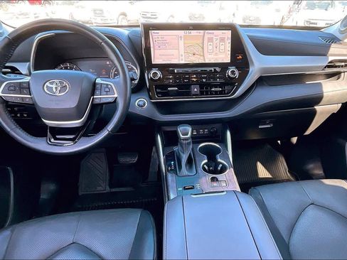 Used 2022 Toyota Highlander Platinum image 15