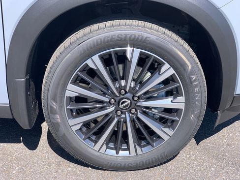 New 2026 Nissan Pathfinder Platinum FWD image 8