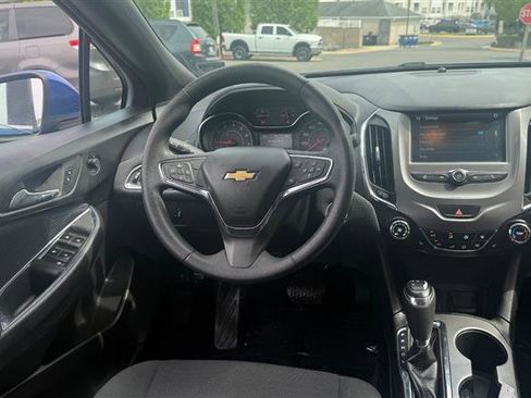 Used 2017 Chevrolet Cruze LT w/ Convenience Package image 24