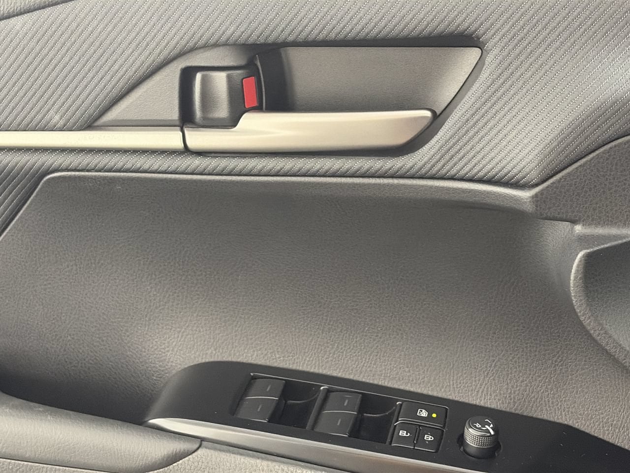 Used 2025 Toyota Camry SE FWD image 18