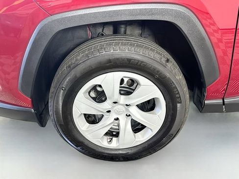 Used 2024 Toyota RAV4 LE AWD/4WD image 4