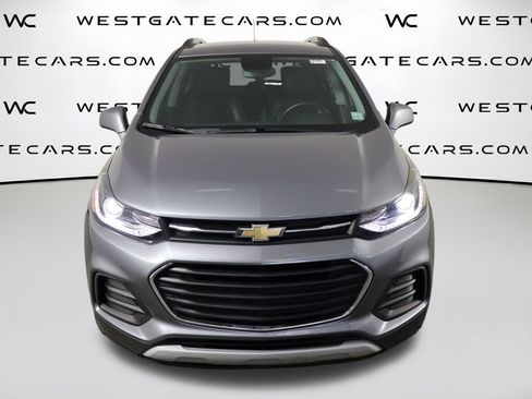 Used 2019 Chevrolet Trax LT w/ LT Convenience Package FWD image 2