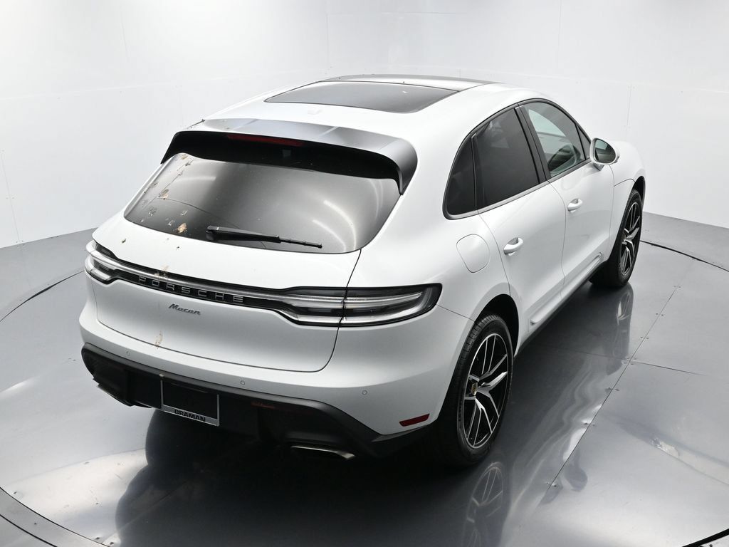 Certified 2025 Porsche Macan AWD/4WD image 34