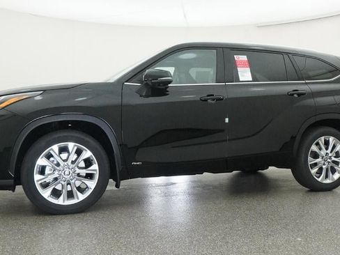 New 2026 Toyota Highlander Limited AWD/4WD image 18