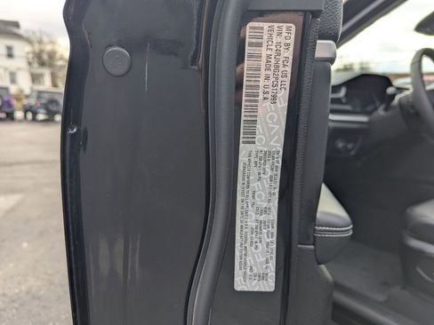 Used 2023 Jeep Grand Cherokee Limited w/ Black Appearance Package image 29