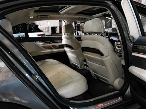 Used 2018 BMW 750i xDrive AWD/4WD image 42