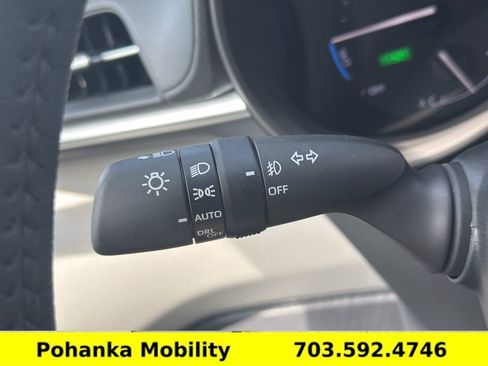 Used 2024 Toyota Sienna XLE FWD image 10