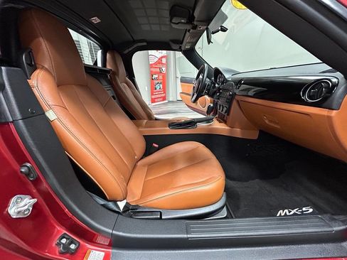 Used 2007 MAZDA MX-5 Miata Grand Touring RWD image 40