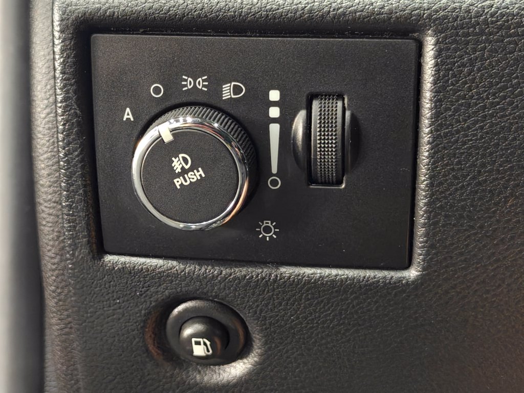Used 2012 Jeep Grand Cherokee Laredo AWD/4WD image 35