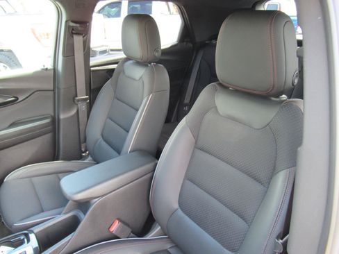 Used 2023 Chevrolet TrailBlazer RS w/ Sun and Liftgate Package FWD image 18