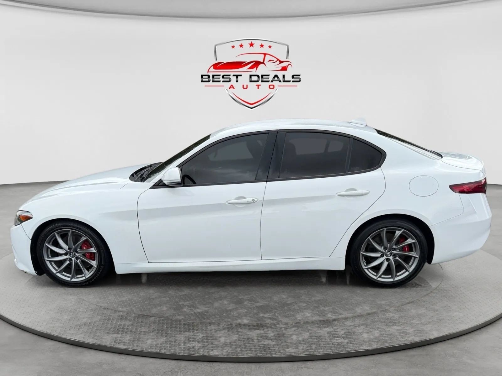 Used 2023 Alfa Romeo Giulia Sprint RWD image 2