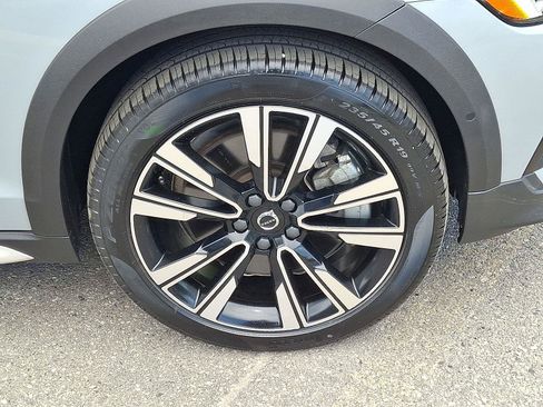 Certified 2025 Volvo V60 B5 Cross Country Ultra w/ Climate Package AWD/4WD image 8