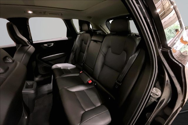Certified 2025 Volvo XC60 B5 Core w/ Climate Package AWD/4WD image 29