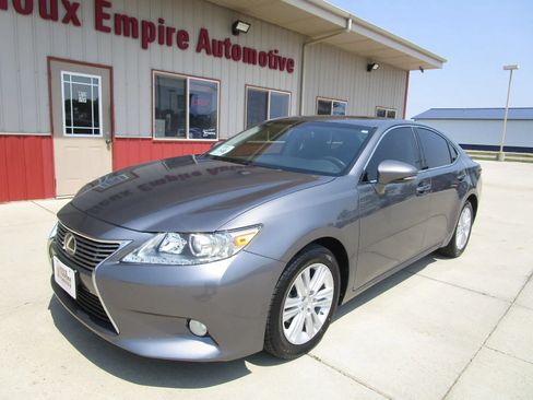 Used 2015 Lexus ES 350 w/ Premium Package FWD image 2