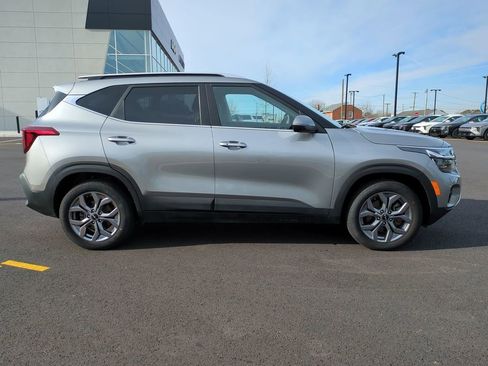 Used 2024 Kia Seltos S image 3