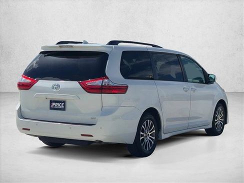 Used 2019 Toyota Sienna XLE Premium FWD image 5