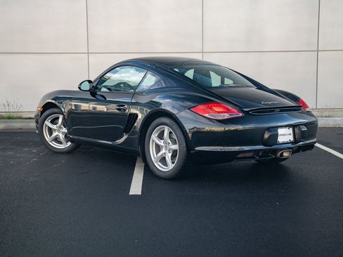Used 2010 Porsche Cayman image 3