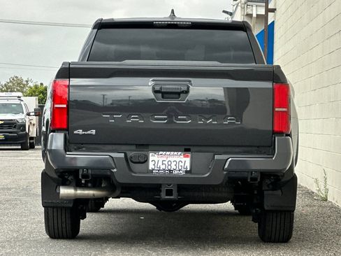 Used 2025 Toyota Tacoma SR5 AWD/4WD image 5