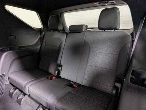 Used 2025 Chevrolet Traverse LT w/ LPO, Floor Liner Package FWD image 24
