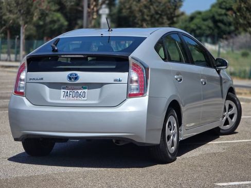 Used 2013 Toyota Prius Two FWD image 11