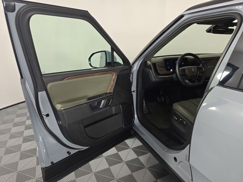 Used 2023 Rivian R1S Adventure image 16